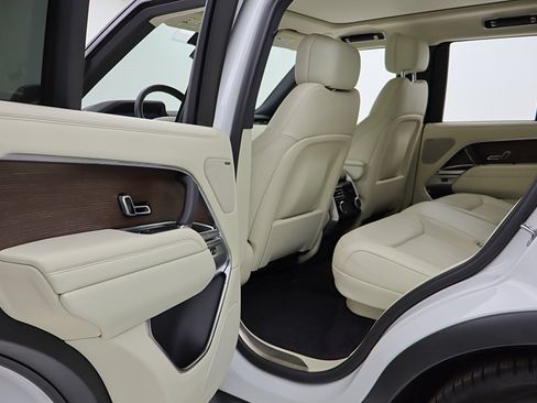 Used 2023 Land Rover Range Rover SE image 38