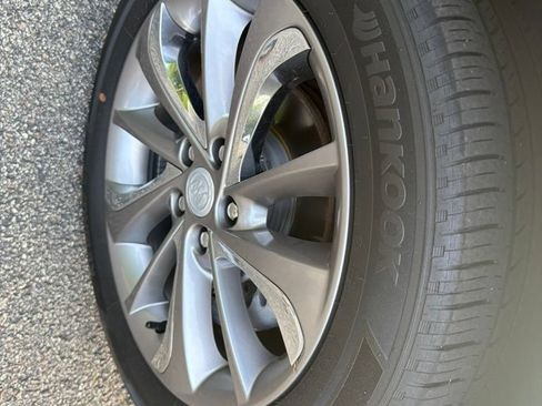 Used 2023 Buick Encore GX Essence w/ Experience Buick Package FWD image 8