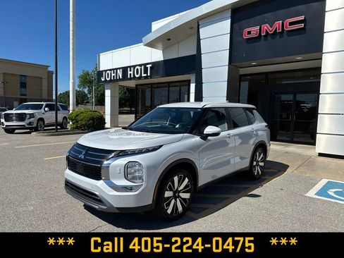 Used 2025 Mitsubishi Outlander SE AWD/4WD image 1