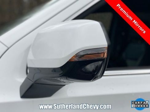 Used 2024 GMC Yukon XL Denali image 11