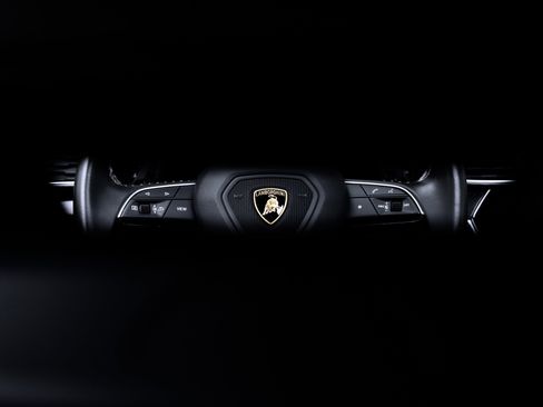 Used 2023 Lamborghini Urus S image 43