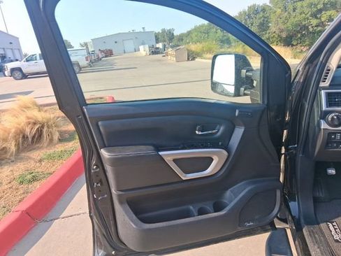 Used 2019 Nissan Titan PRO-4X w/ Pro-4x Convenience Package AWD/4WD image 10
