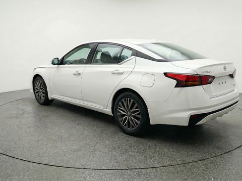 Used 2025 Nissan Altima 2.5 SV image 6