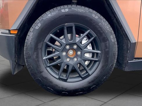 Used 2025 Tesla Cybertruck AWD Crew Cab image 10