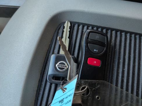 Used 2004 Nissan Titan LE w/ (Tow) Big Tow Pkg RWD image 24
