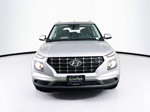 Used 2025 Hyundai Venue SEL image 2