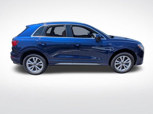 Used 2023 Audi Q3 2.0T Premium w/ Convenience Package AWD/4WD image 2