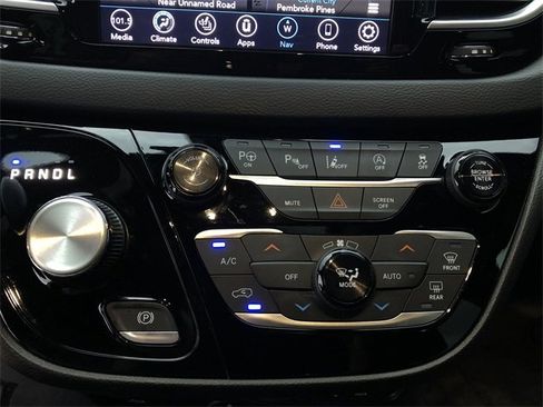 Used 2019 Chrysler Pacifica Touring-L Plus w/ Advanced Safetytec Group image 27