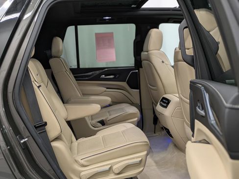 Used 2021 Cadillac Escalade Premium Luxury image 26