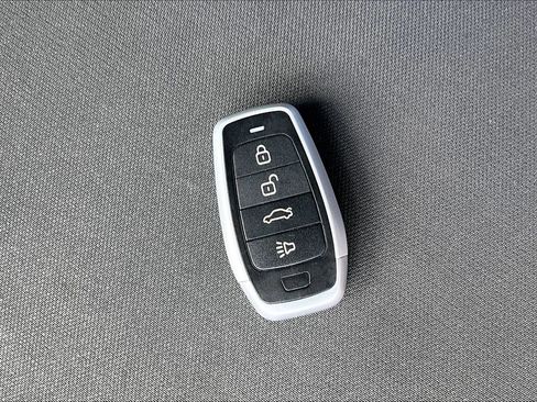 Used 2022 Nissan Titan SV RWD image 10