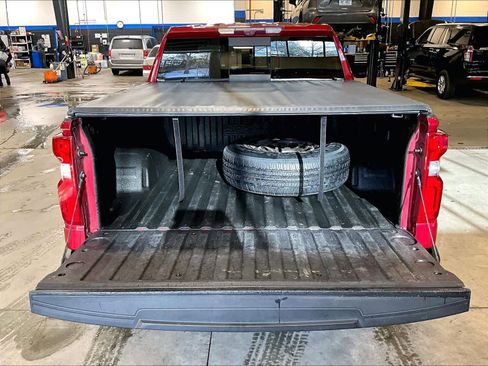 Used 2020 Chevrolet Silverado 1500 High Country w/ Technology Package image 32