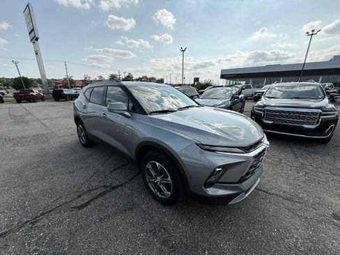 Used 2023 Chevrolet Blazer LT w/ Convenience Package FWD image 1