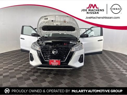 Used 2022 Nissan Kicks S image 11