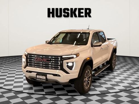 Used 2023 GMC Canyon Denali AWD/4WD image 4