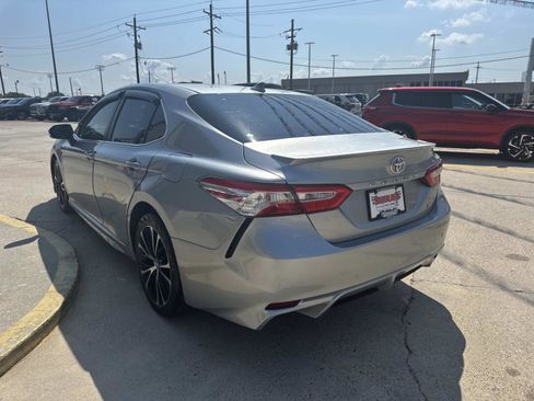 Used 2020 Toyota Camry SE w/ Convenience Package image 5