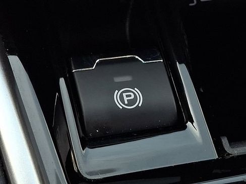 Certified 2025 Subaru Outback Premium image 25