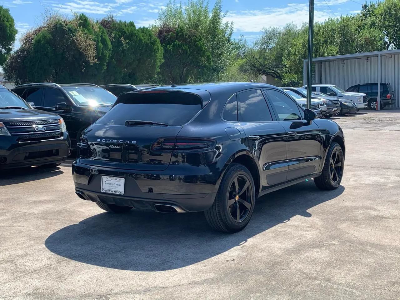 Used 2017 Porsche Macan AWD/4WD image 7