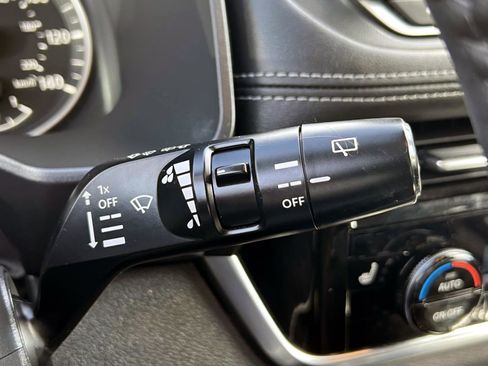 Used 2021 Nissan Rogue SL AWD/4WD image 25