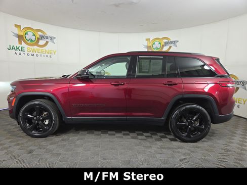 Certified 2024 Jeep Grand Cherokee Limited w/ Black Appearance Package AWD/4WD image 6