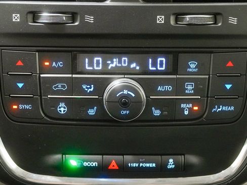 Used 2016 Chrysler Town & Country Touring w/ Driver Convenience Group FWD image 27