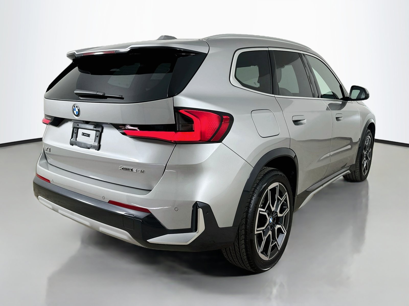 Used 2026 BMW X1 xDrive28i w/ Convenience Package AWD/4WD image 5