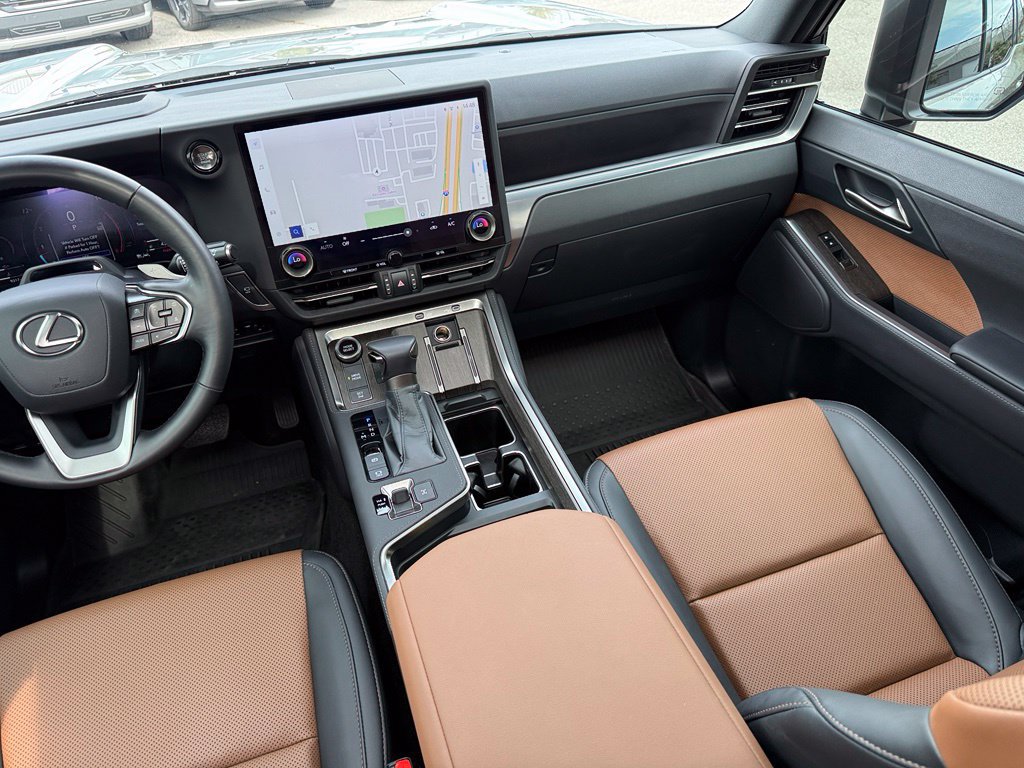 Used 2026 Lexus GX 550 w/ Accessory Package (2T) AWD/4WD image 28