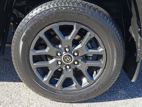 Used 2023 Toyota Tundra Platinum image 5