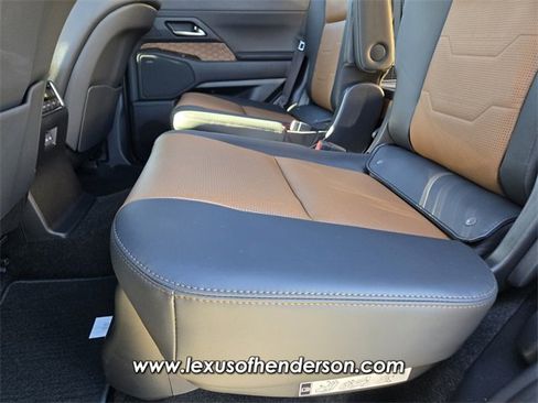 Used 2025 Lexus GX 550 image 12