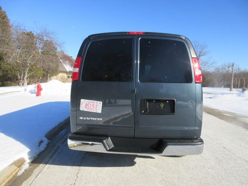 Used 2019 Chevrolet Express 2500 2500 Cargo w/ Driver Convenience Package image 10