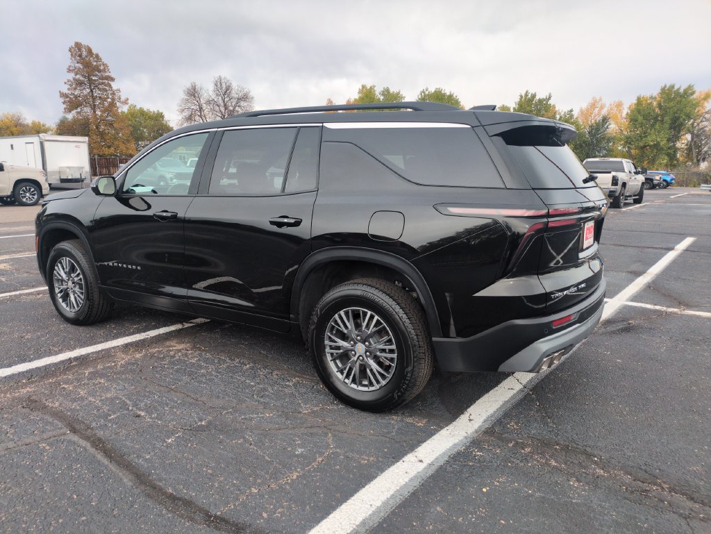 Used 2026 Chevrolet Traverse LT w/ Driver Confidence Package AWD/4WD image 3