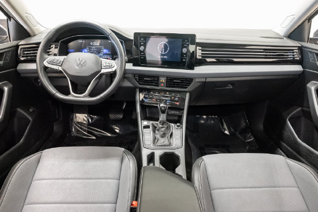 Used 2025 Volkswagen Jetta SE FWD image 28