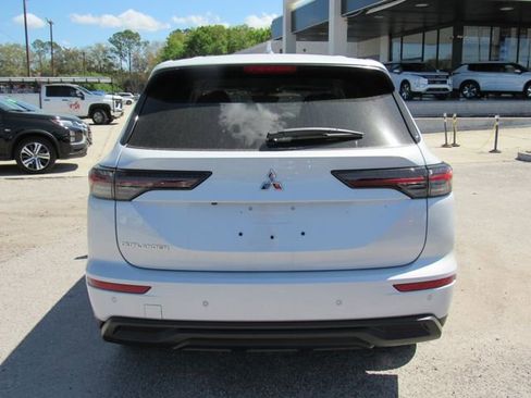 New 2026 Mitsubishi Outlander ES FWD image 4