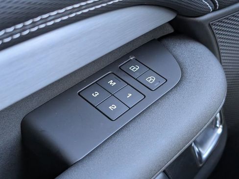 New 2026 Land Rover Discovery Limited Edition AWD/4WD image 24