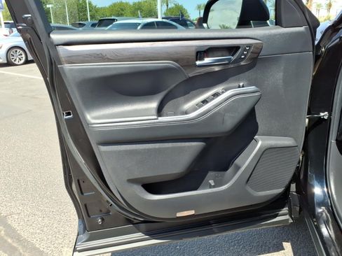 Used 2022 Toyota Highlander Limited AWD/4WD image 21