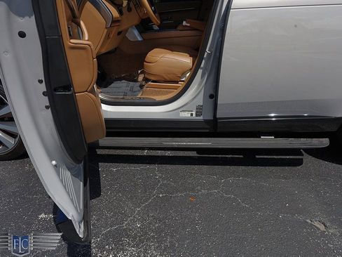 Used 2024 Land Rover Range Rover SV image 16