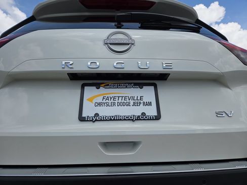 Used 2023 Nissan Rogue SV FWD image 27