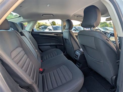 Used 2019 Ford Fusion SE image 15