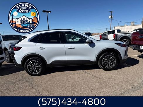 New 2026 Ford Escape SE w/ PHEV Premium Package FWD image 15