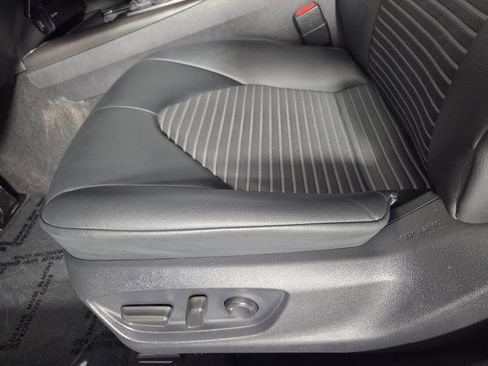 Used 2024 Toyota Camry SE FWD image 11