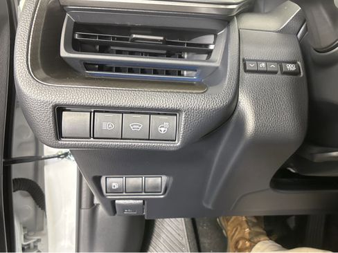 Used 2025 Toyota Prius AWD image 39