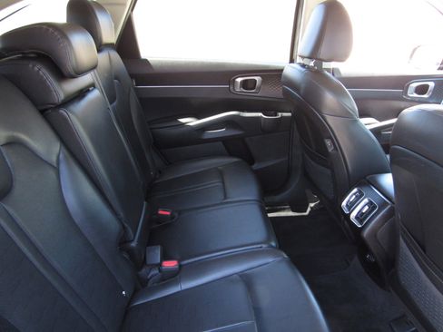 Used 2024 Kia Sorento S AWD/4WD image 11
