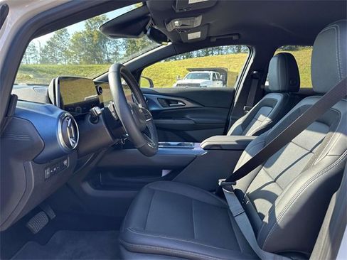 Used 2024 Chevrolet Equinox EV LT image 20