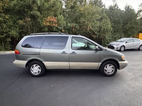 Used 1998 Toyota Sienna XLE image 6