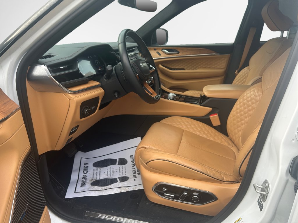 Used 2024 Jeep Grand Cherokee Summit AWD/4WD image 12