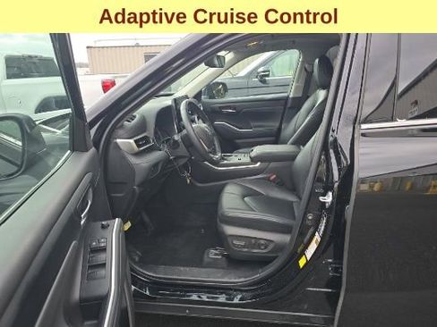 Used 2022 Toyota Highlander XLE image 10