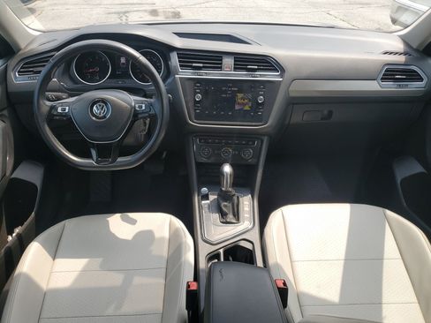 Used 2019 Volkswagen Tiguan SE w/ Panoramic Sunroof Package FWD image 11