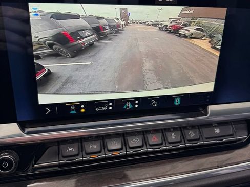 Used 2023 Chevrolet Silverado 1500 LTZ w/ LTZ Convenience Package II AWD/4WD image 22