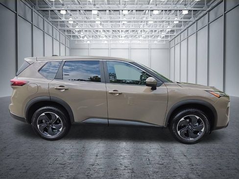 Certified 2025 Nissan Rogue SV FWD image 10