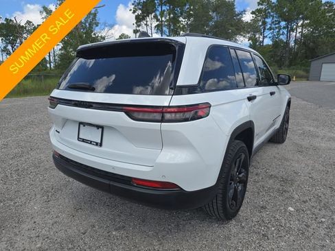 Certified 2022 Jeep Grand Cherokee Altitude AWD/4WD image 4