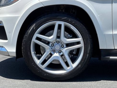 Used 2015 Mercedes-Benz GL 550 4MATIC image 11